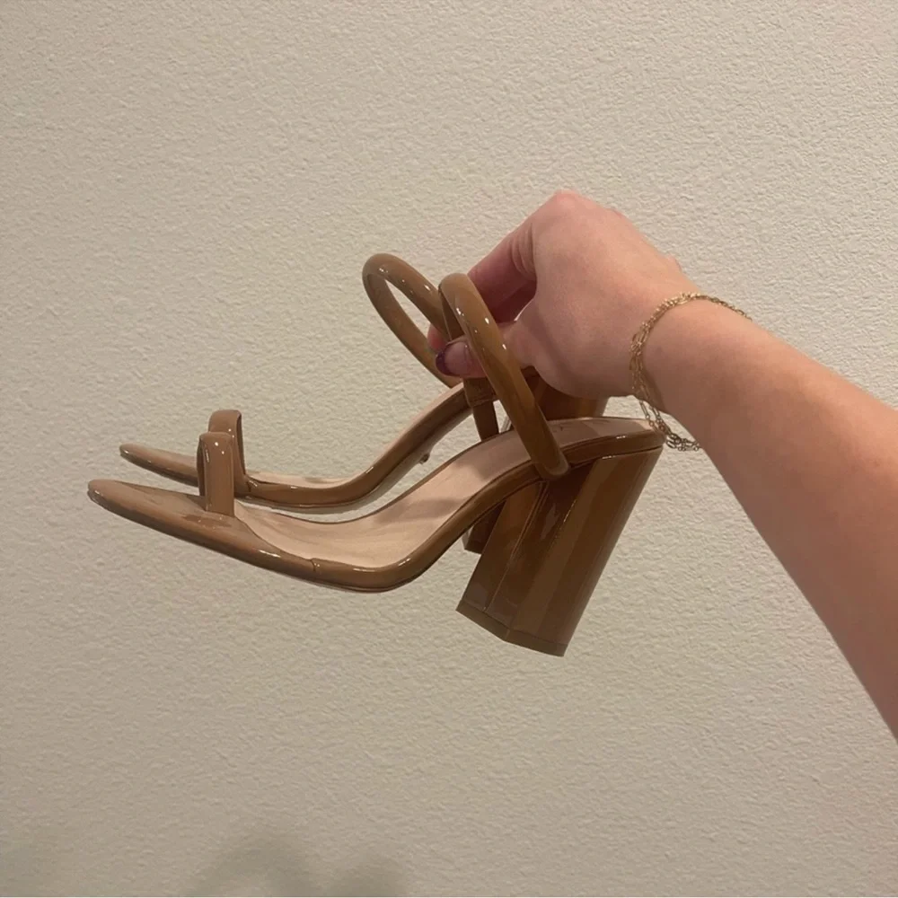RAYE heels - Picture 1 of 8